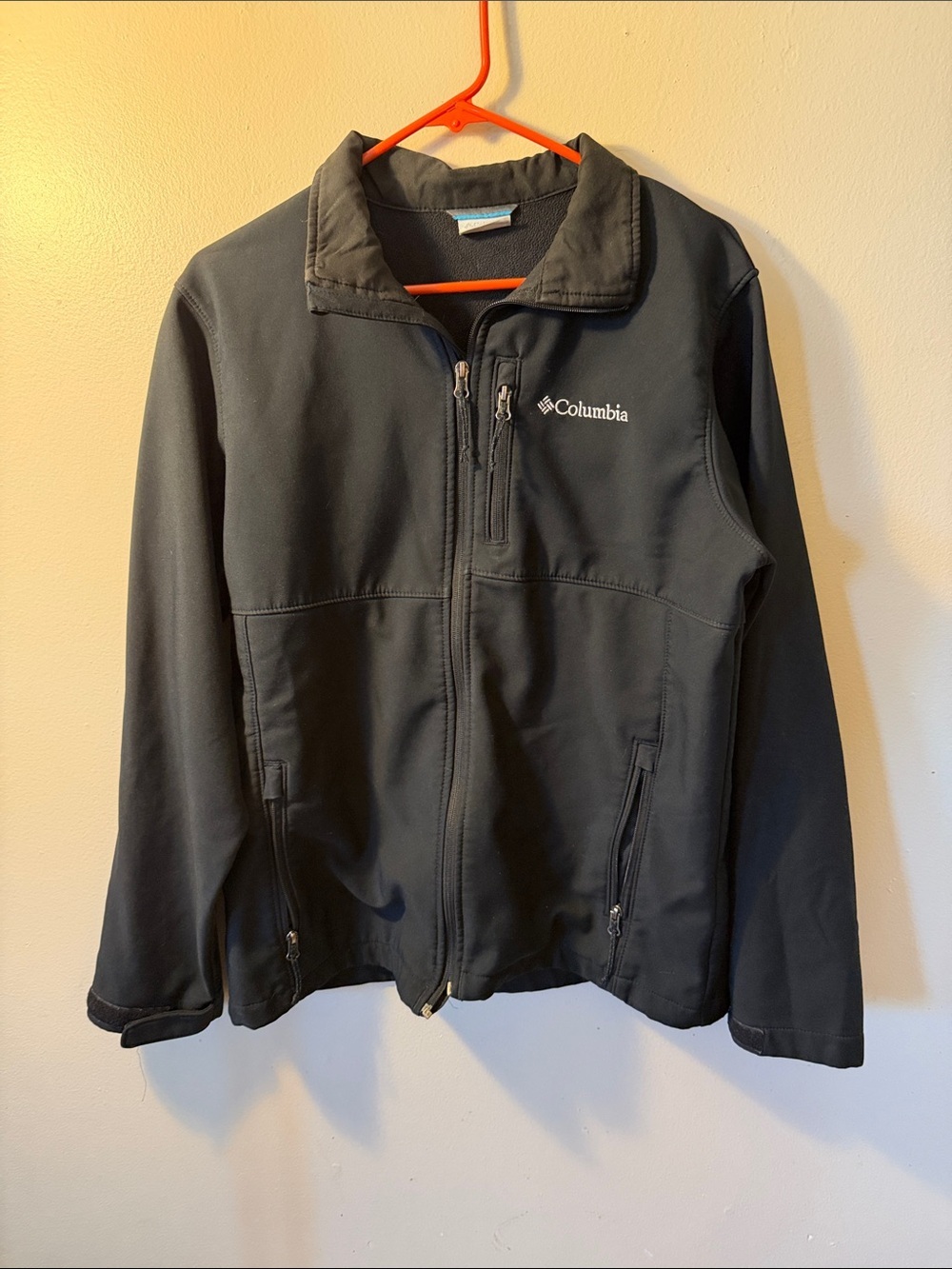 Columbia Men’s M Black Full-Zip Jacket with Chest Pocket